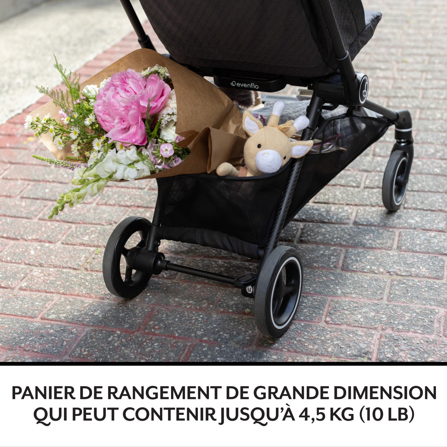 This stroller's spacious basket carries your shopping and essentials, making your outings a breeze.