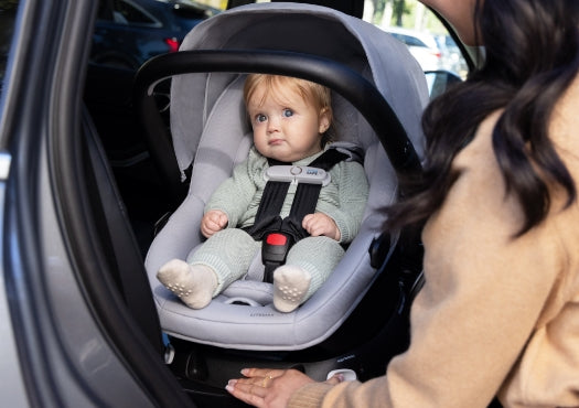 Easily get your baby in and out of the car with this convenient, user-friendly car seat.