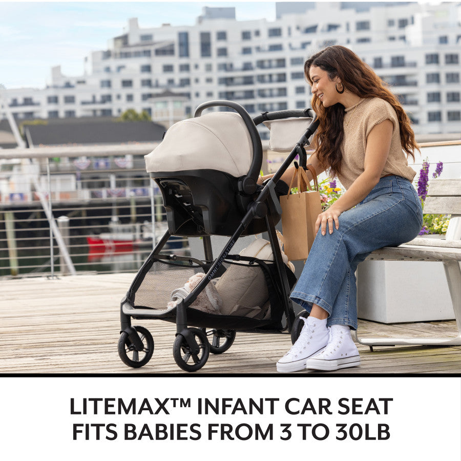 Relax on your day out; your baby and shopping bags fit perfectly in this stroller.